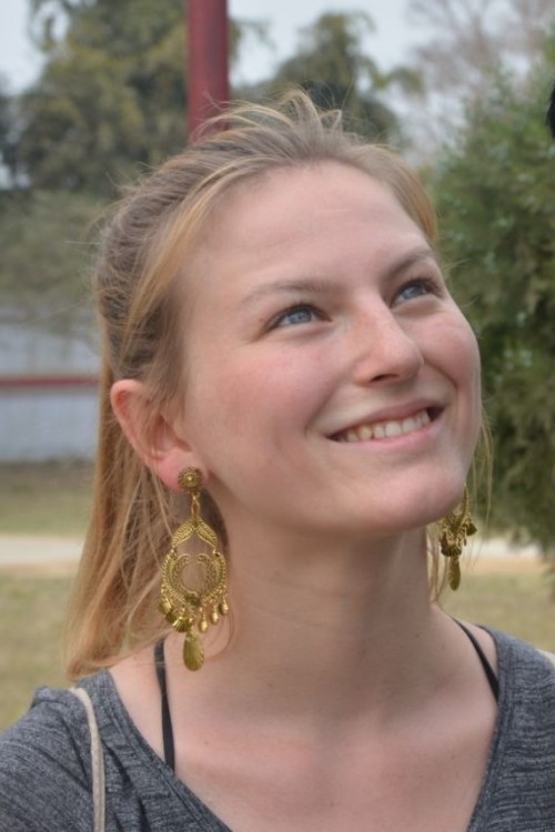 Anne-Sophie aus Stuttgart Haarfarbe: blond (mittel), Augenfarbe: blau, Größe: 161, Deutsch: 0, Englisch: , Französisch: , Spanisch:  